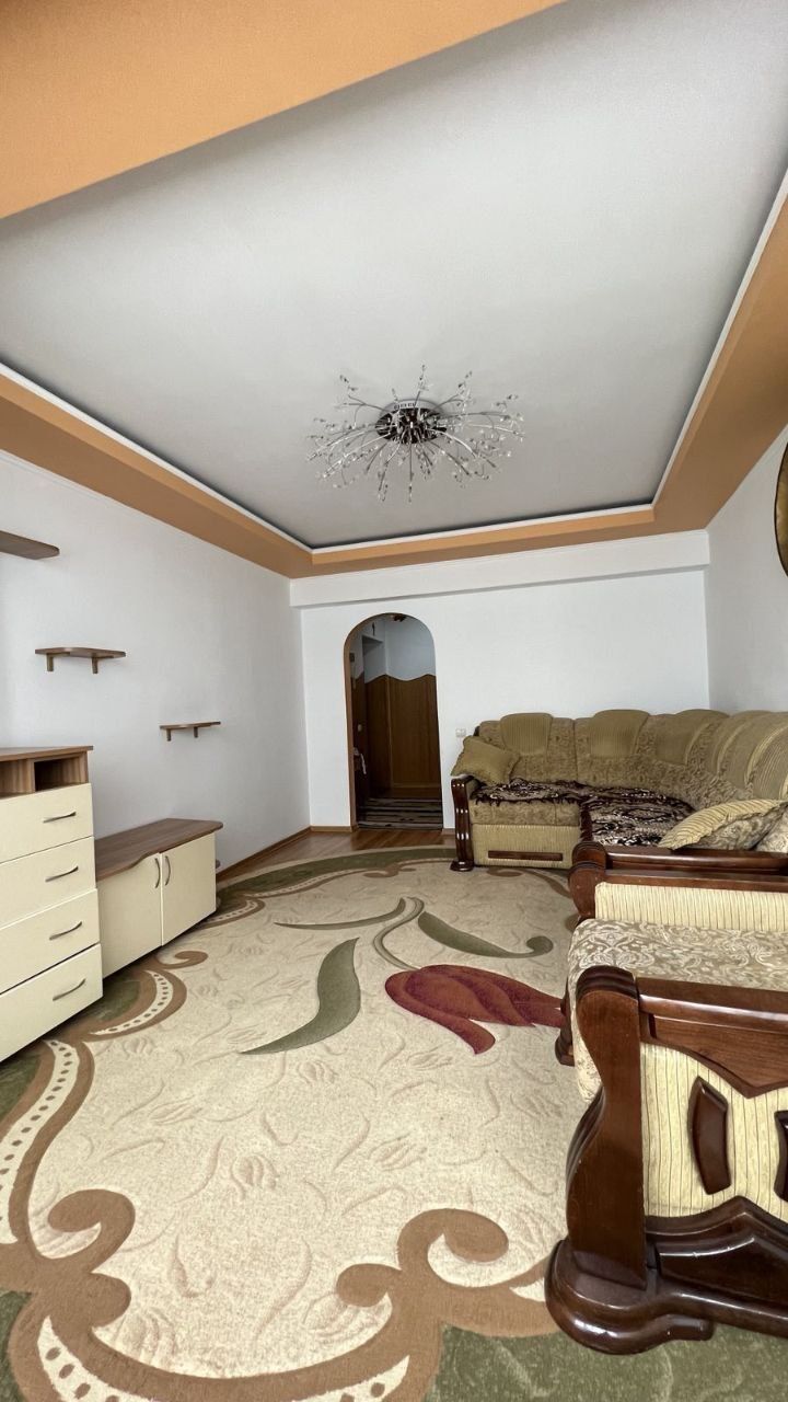 Modern 2-Bedroom Apartment Near Mazepa Street Center