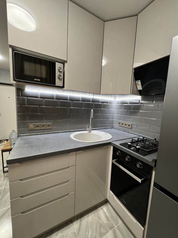 Modern Furnished 1-Bedroom Apartment near Vynohraddr Metro, Kiev