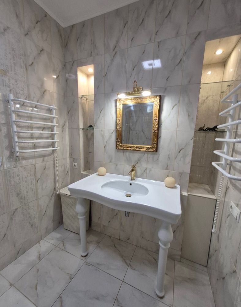 Luxury 1-Room Apartment near French Boulevard with Sea View