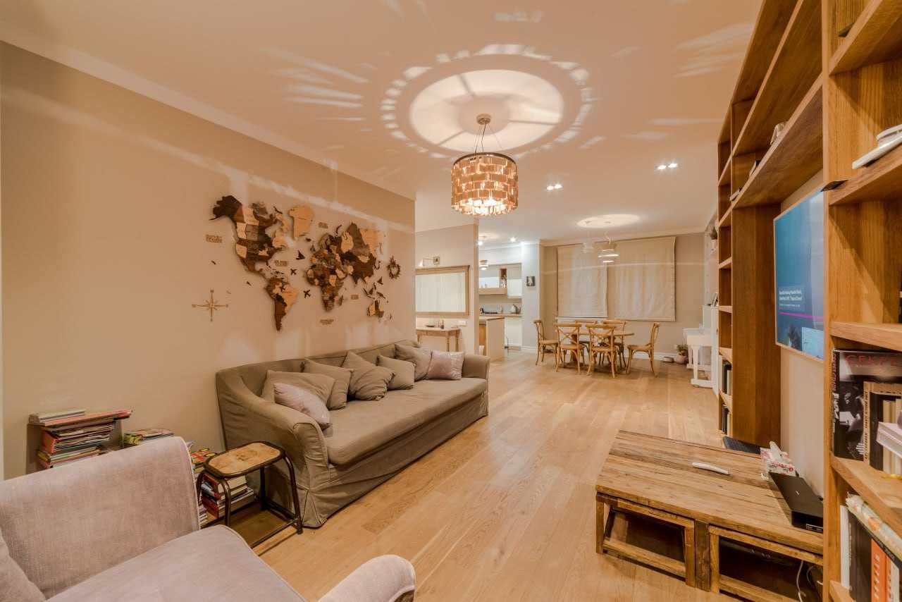 3-bedroom apartment in the heart of Podol, historic district with premium features