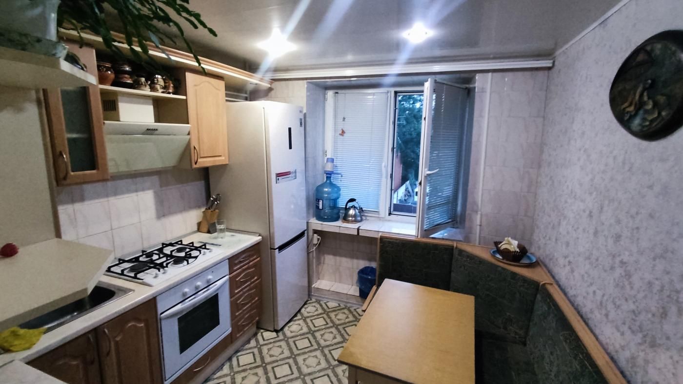 2-Room Apartment with Renovation in Aviatorskoe