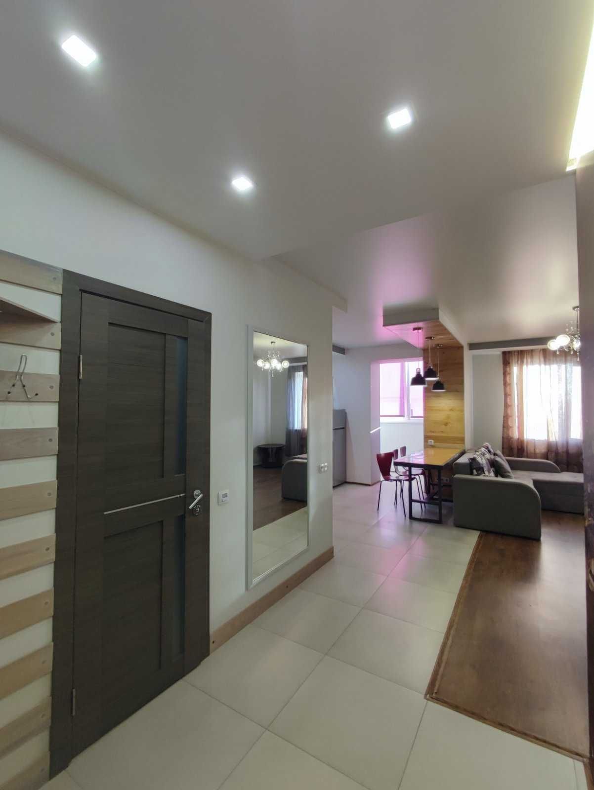 Modern Smart Apartment with Designer Renovation and Full Amenities