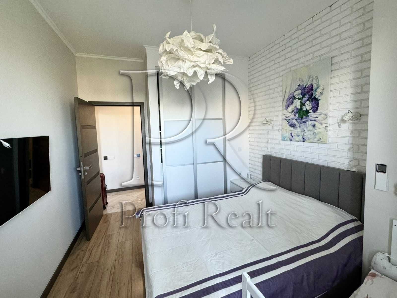 1-Bedroom Apartment in Novopechersky Yard Complex with Panoramic Windows