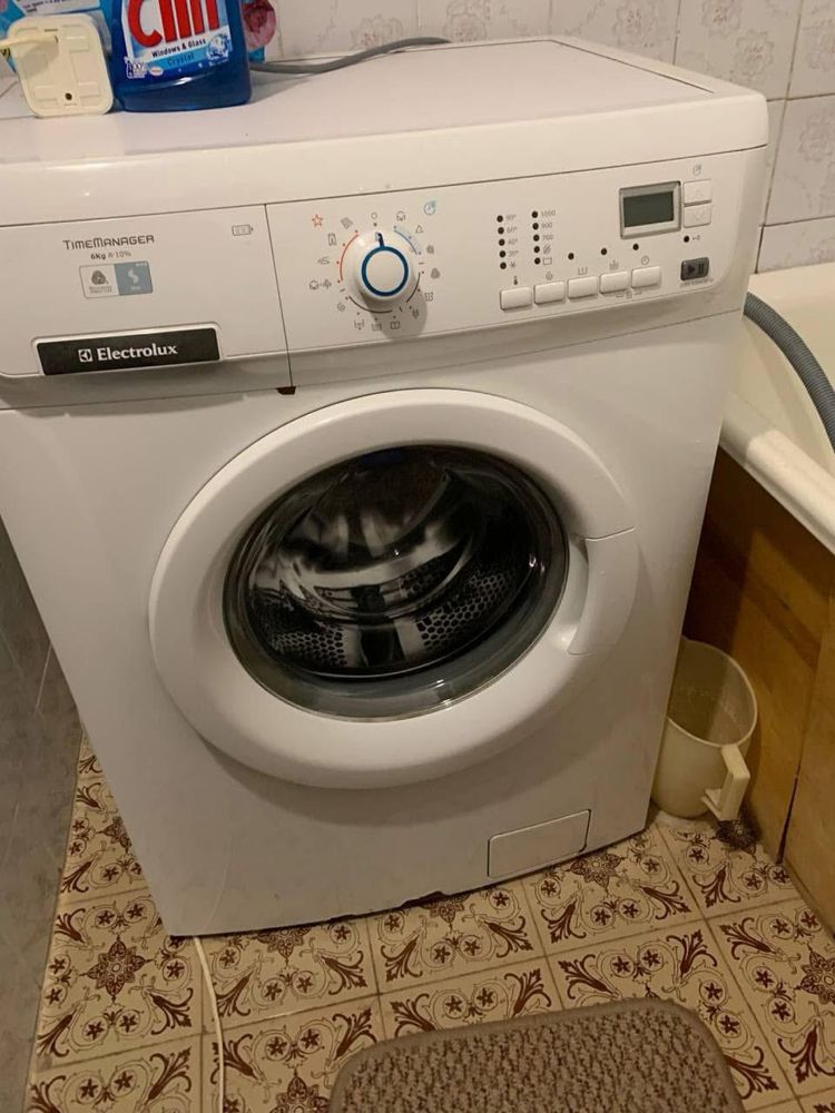 2-Room Apartment near Market, Brick Building with Elevator