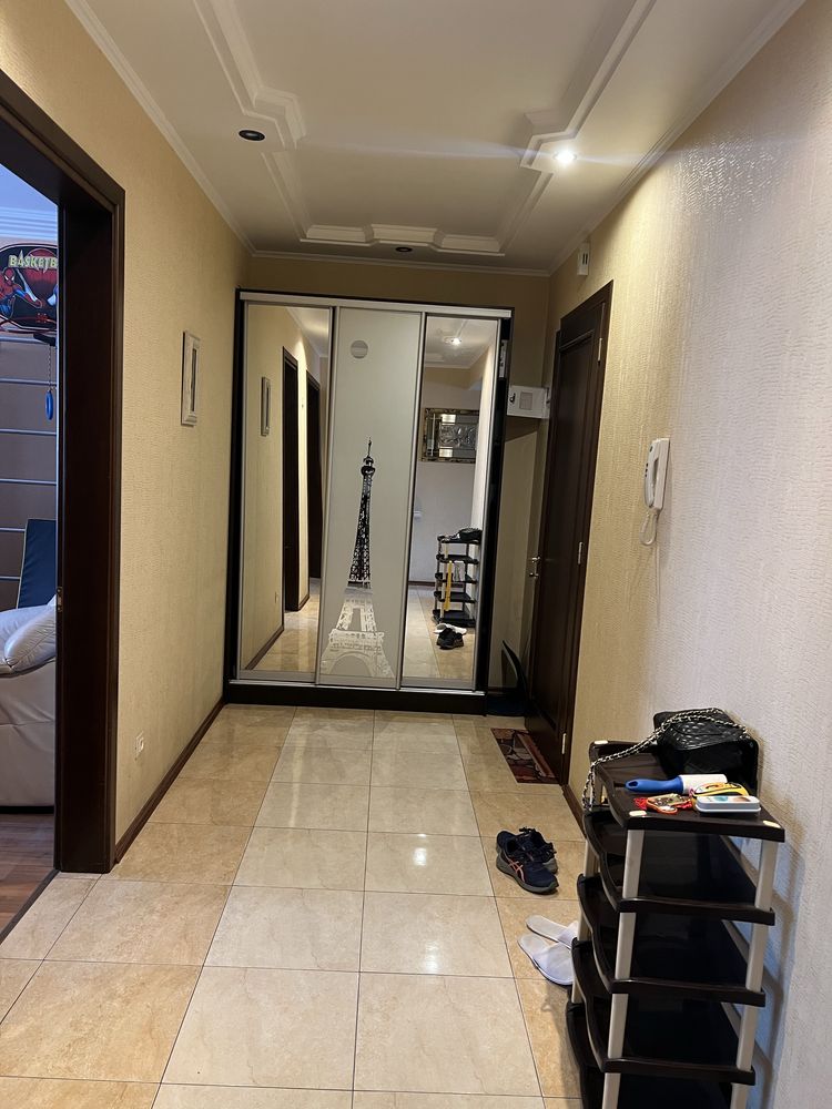 3-Room Apartment in Syniya Ptitsa Complex, First Floor, Fully Equipped