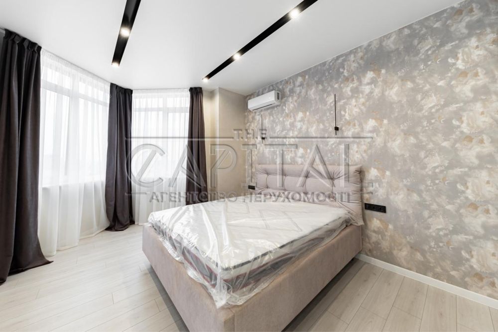 Modern Designer Apartment in Delmar Complex