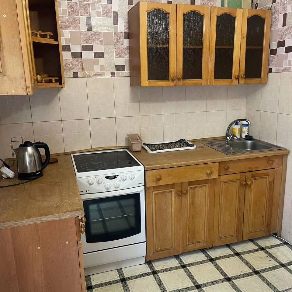 2-Room Apartment in Obuhiv, Clean and Well-Maintained