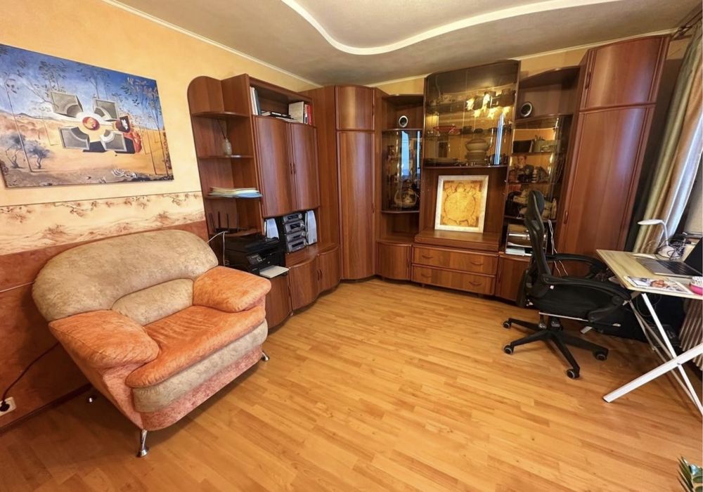 Spacious 3-Bedroom Apartment Near Metro Station