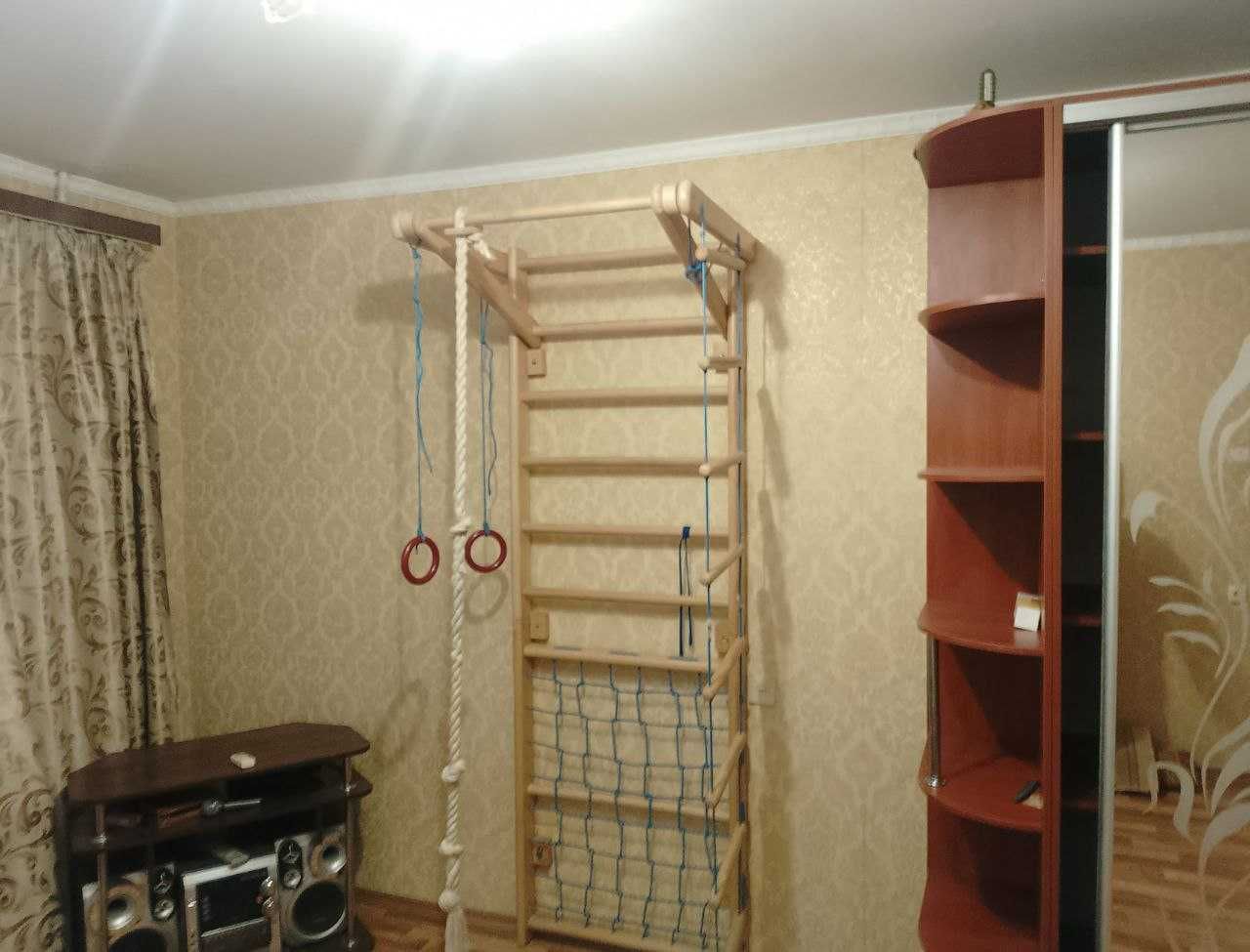 1-Room Apartment on Frunzensky with Balcony, Renovated