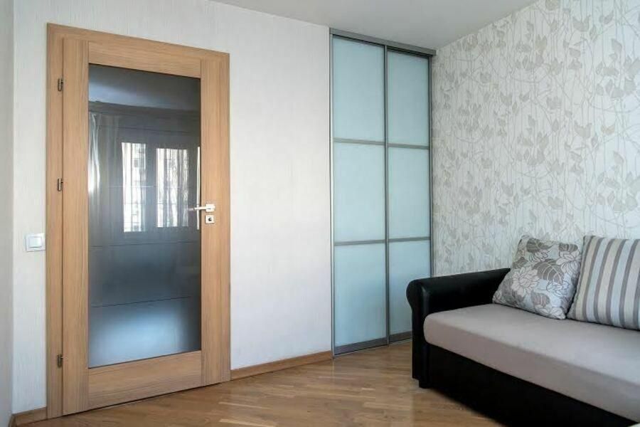 3-Bedroom Apartment in Pechersk, Near Klovska Metro