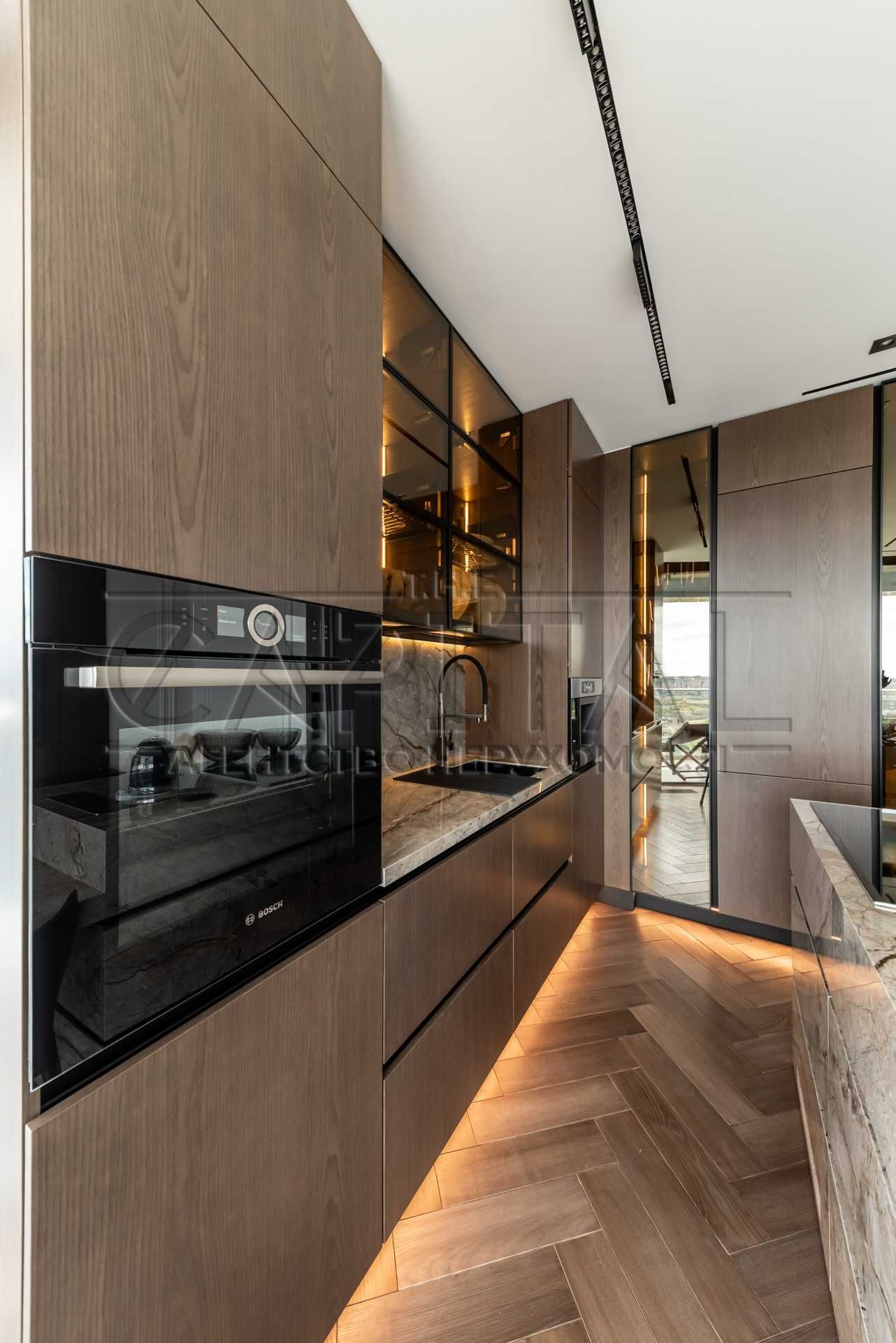 Exclusive Panoramic Apartment in Taryan Towers with Designer Renovation