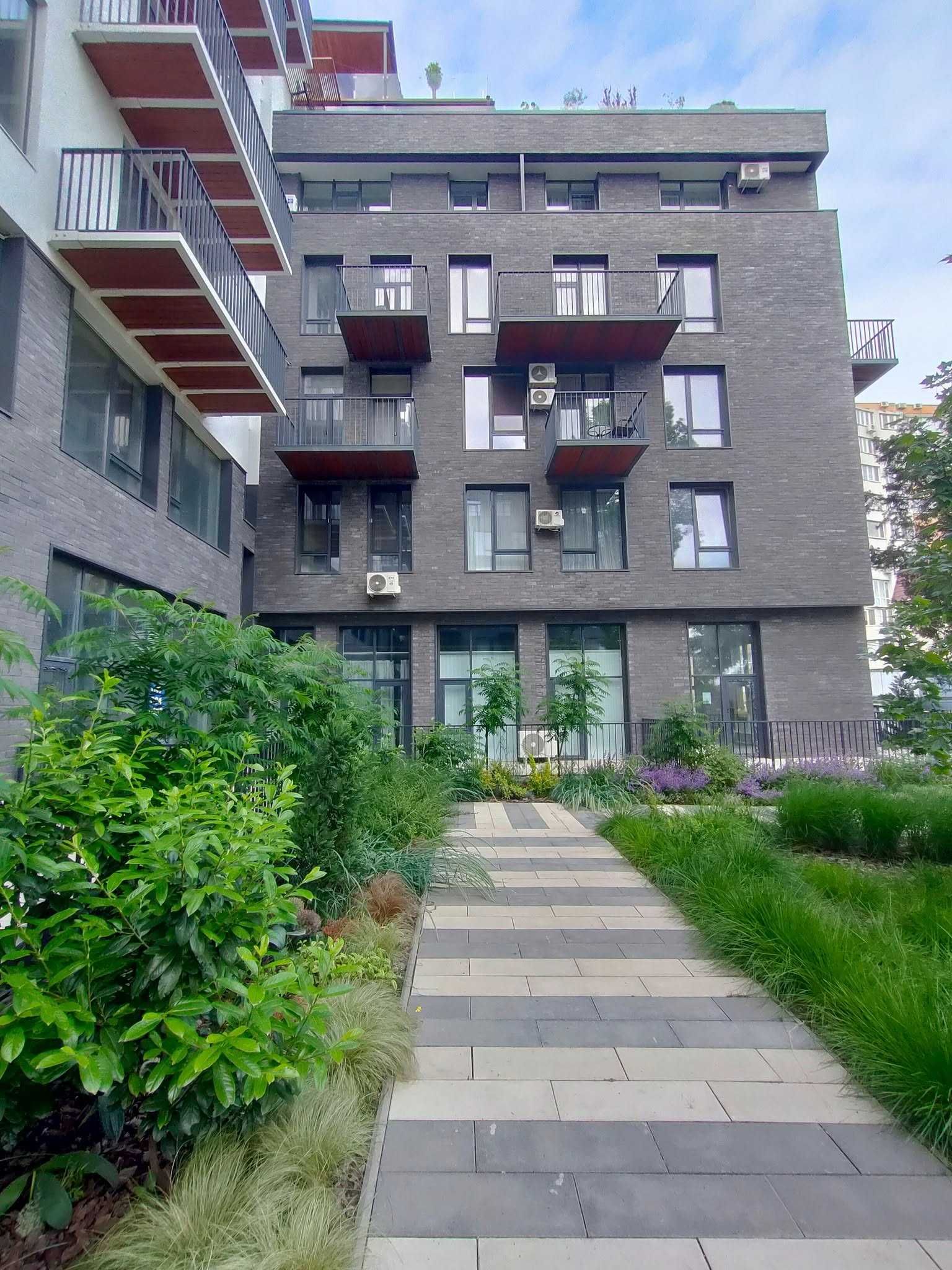 3-Bedroom Apartment at Avdeeva-Chernomorskogo 7, Spacious and Brand New