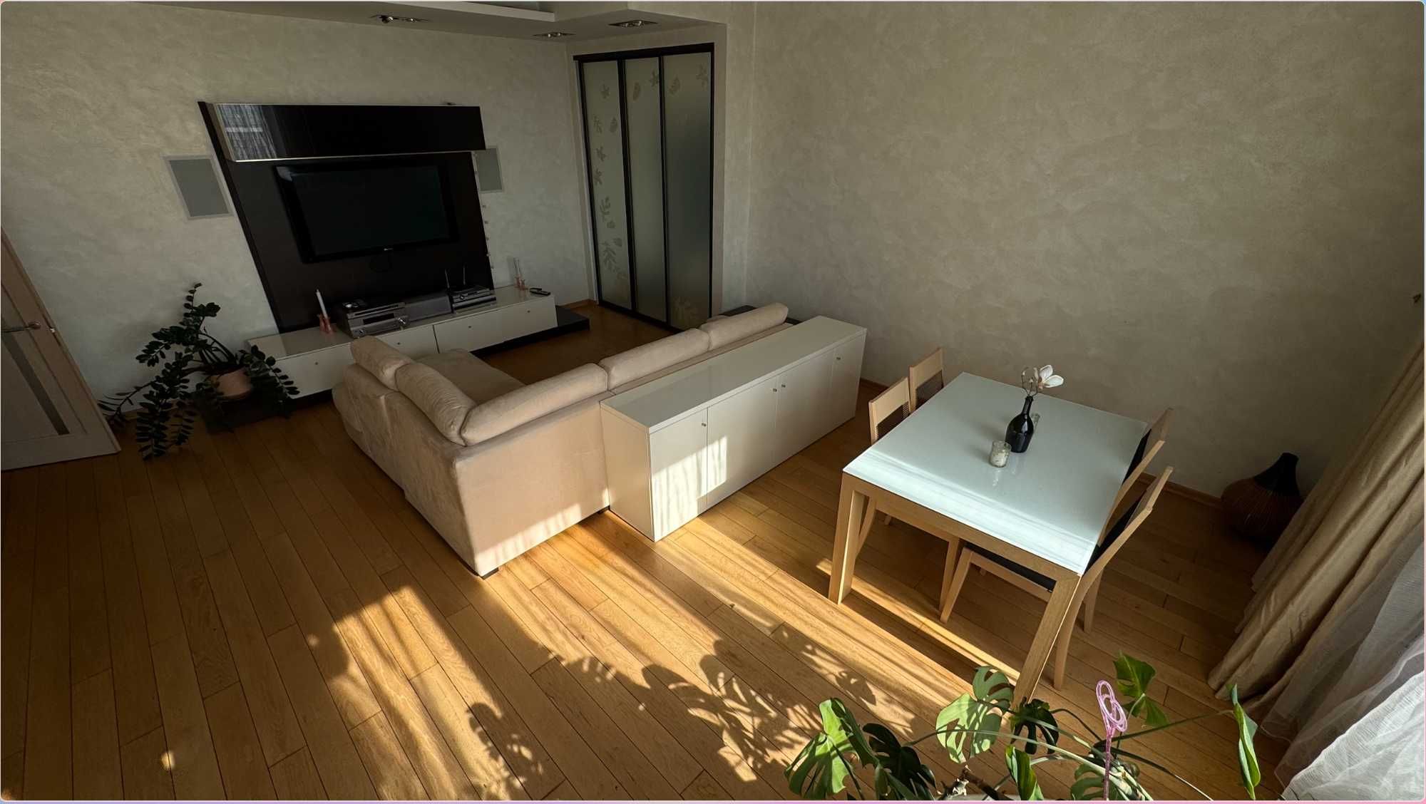 Spacious 160m² Apartment with Large City-View Terrace
