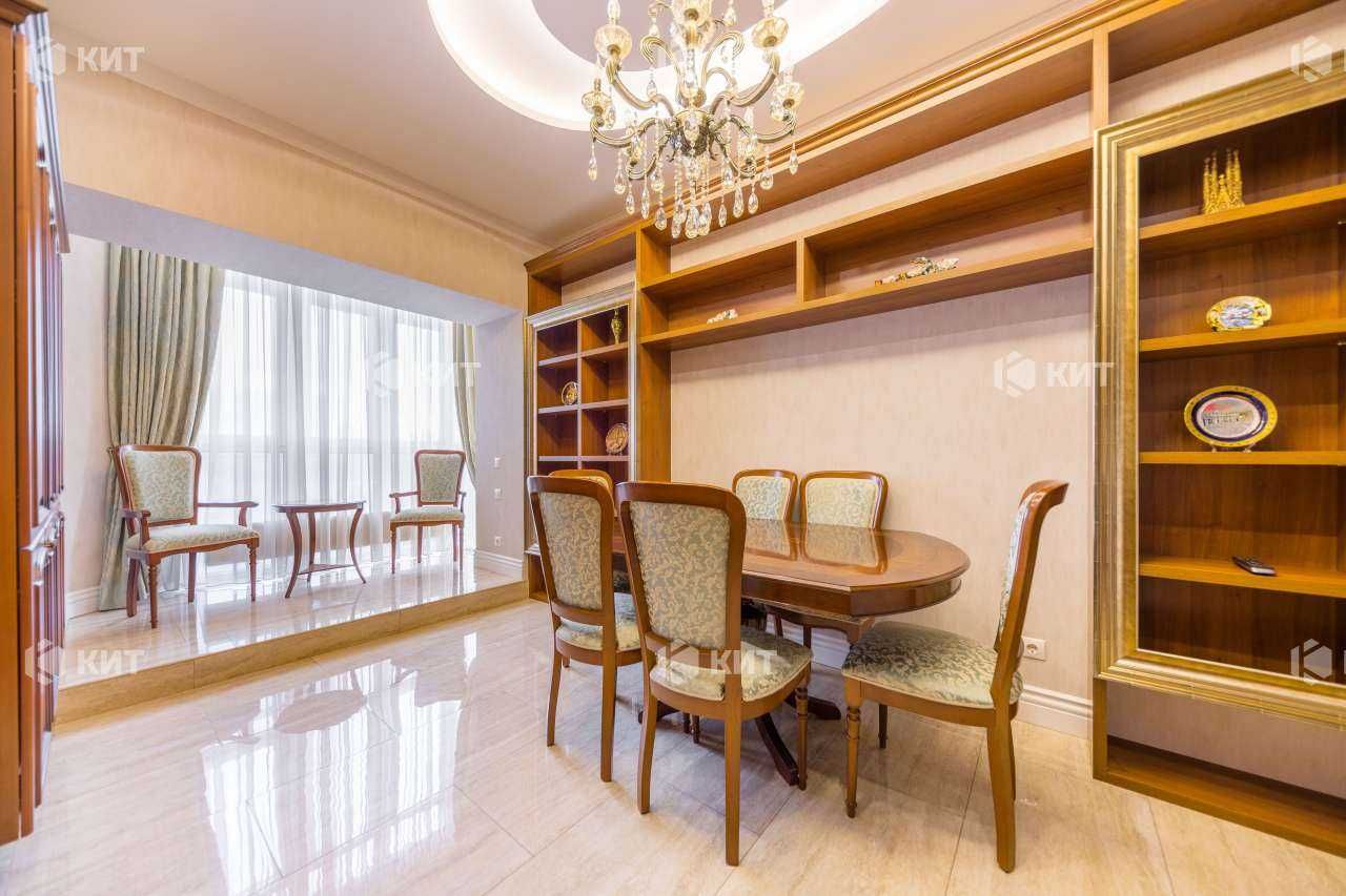 Spacious 2-bedroom apartment in prime location near historical museum