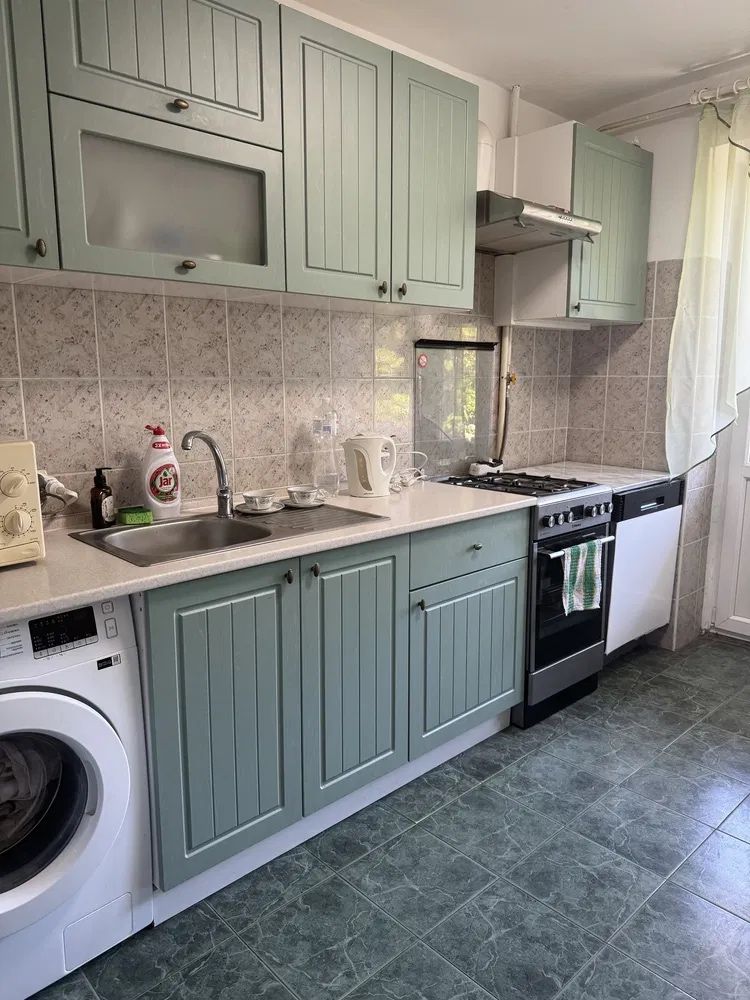 3-Room Apartment in Uzhhorod, Svobody Avenue, Central Location