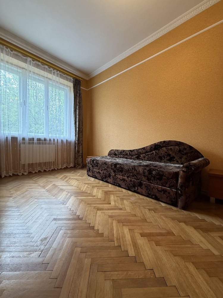 4-Room Apartment in Frankivsky District, City Center