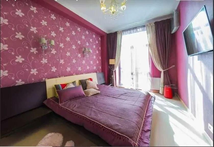 4-Room Apartment in Triumph Arch Complex, Near City Center