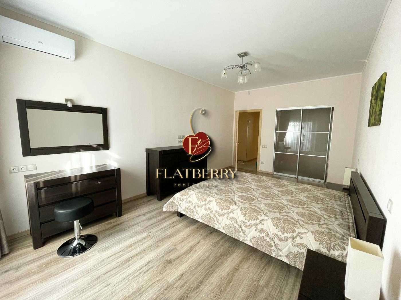 4-Room Apartment in Historic Podolsky District Near Kontraktova Square Metro
