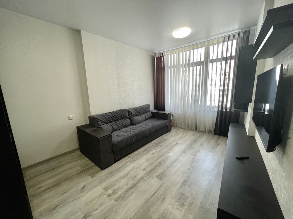 Large 2-room apartment with fresh renovation near Arcadia, close to sea