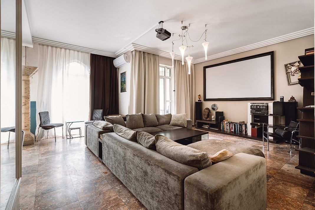 Spacious 2-Room Apartment in Odessa City Center with Sauna and Parking