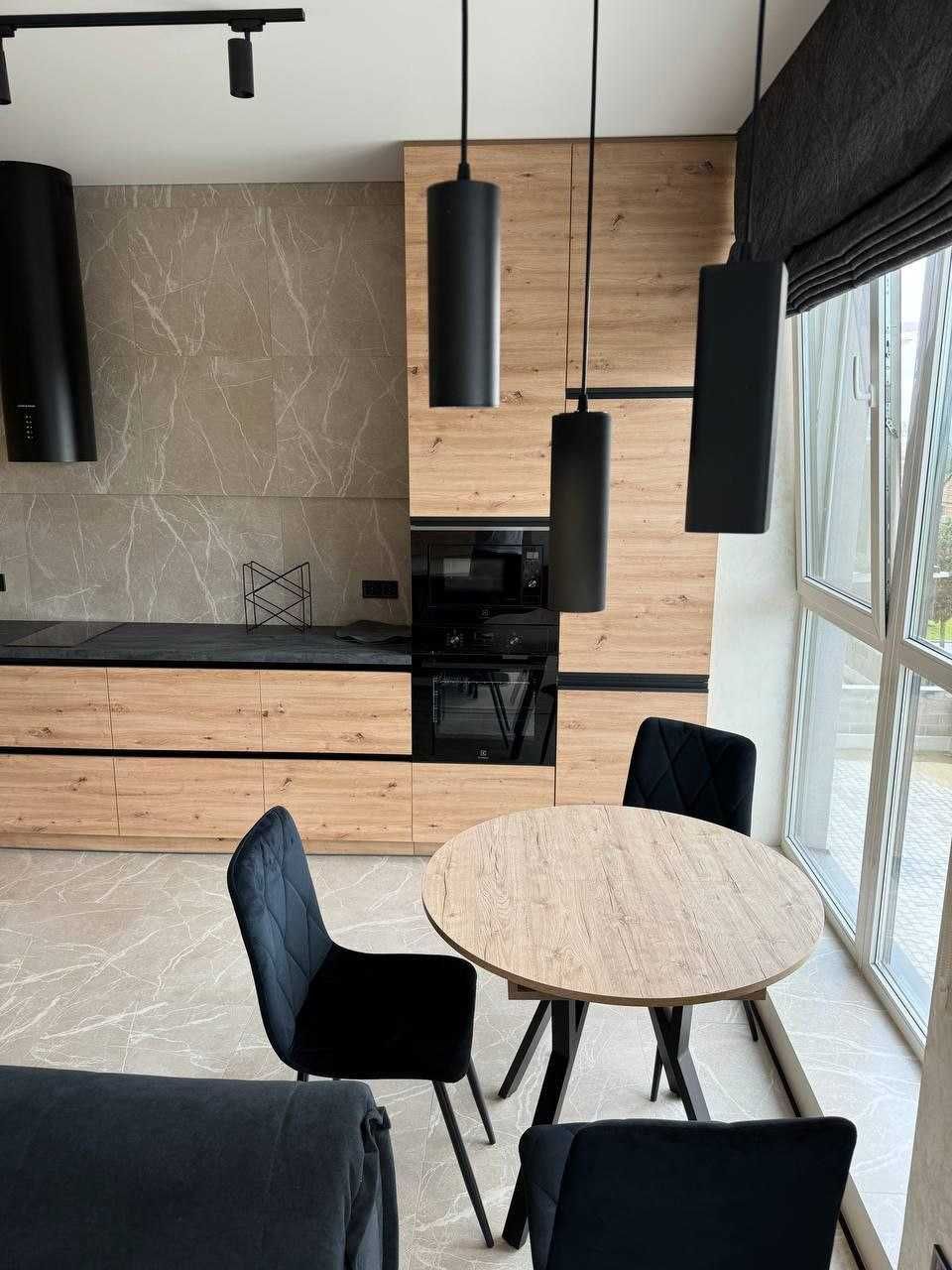 Comfort City Lagoon-дағы бассейні мен өзен көрінісі бар пәтер