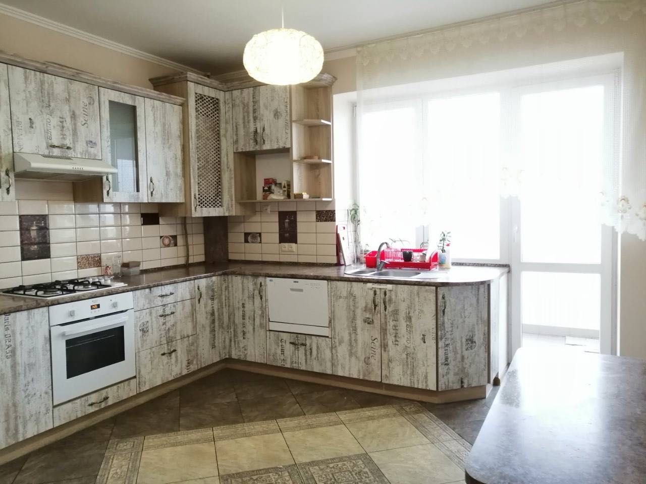 Spacious 3-room apartment near lake, new building, fully equipped
