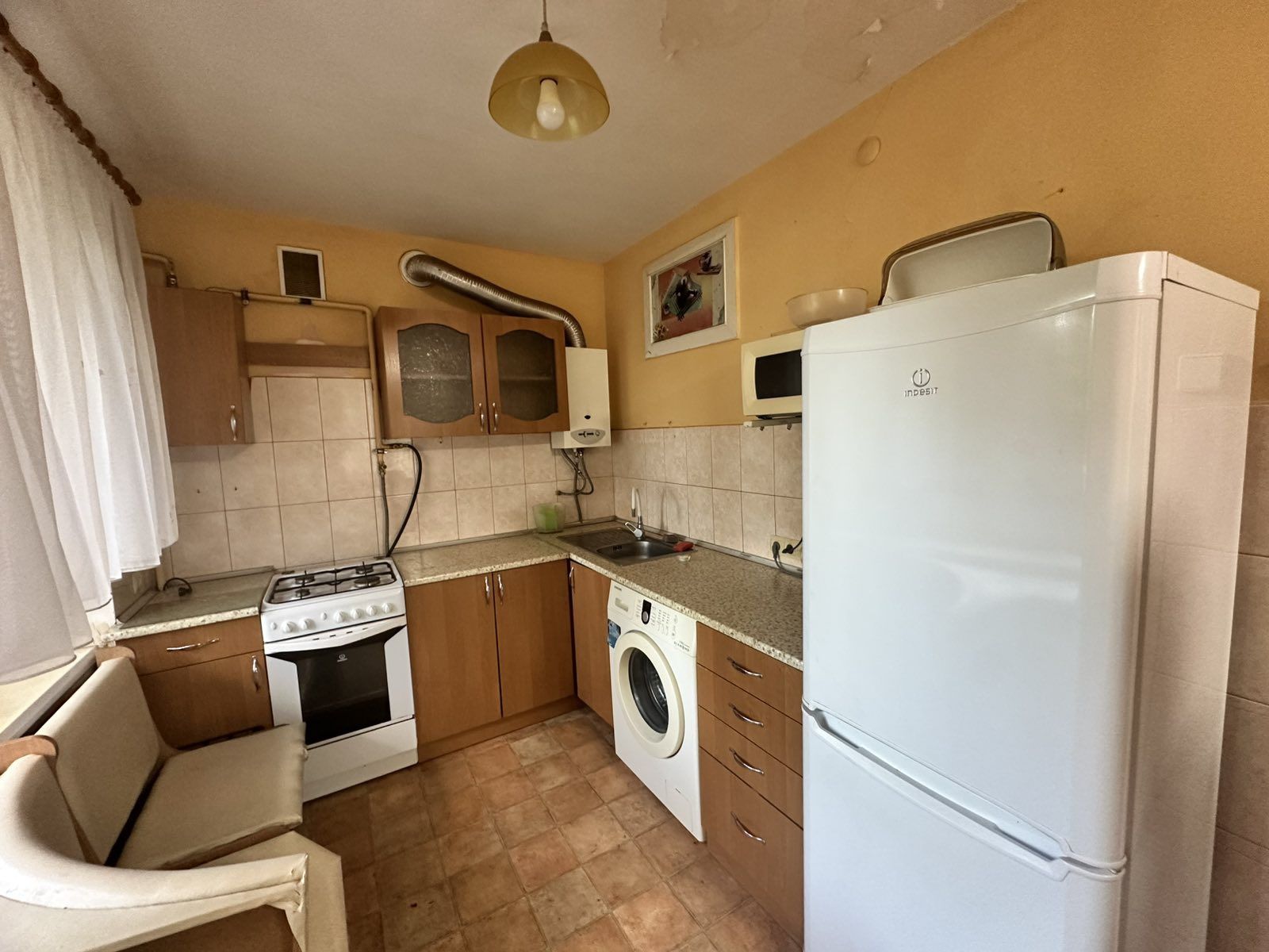 4-Room Apartment on Hrushevsky Street with Autonomous Heating