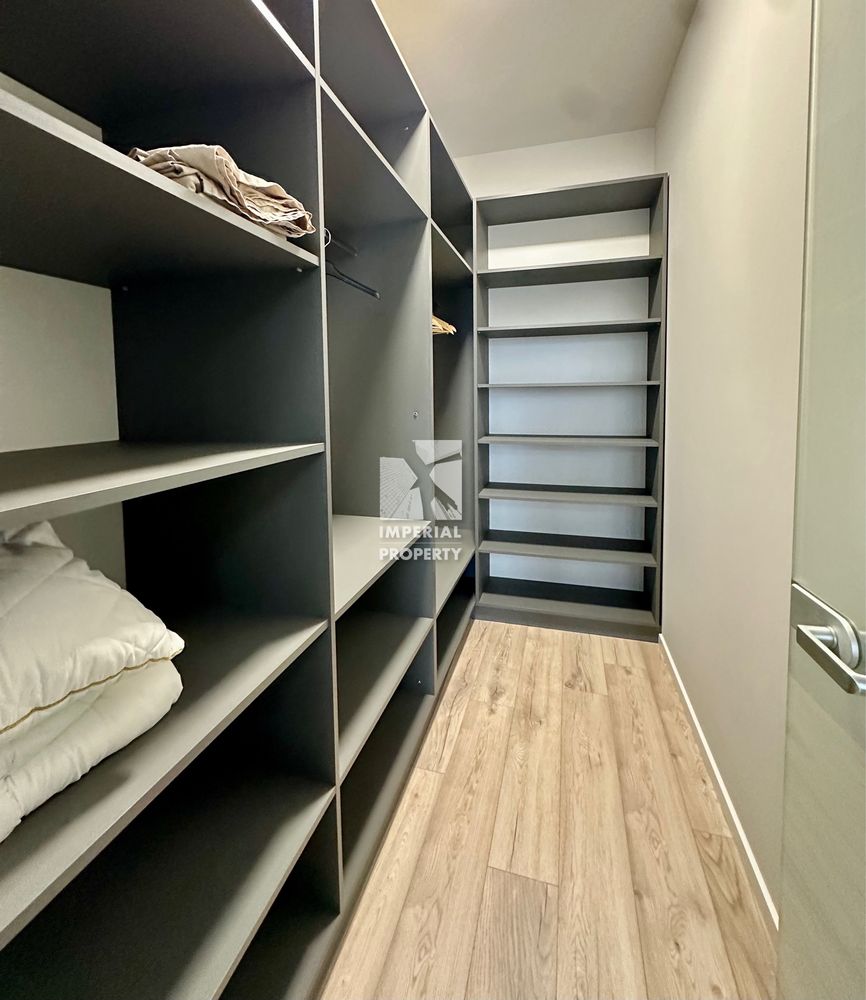 2-Room Apartment in Residents Park with Designer Renovation