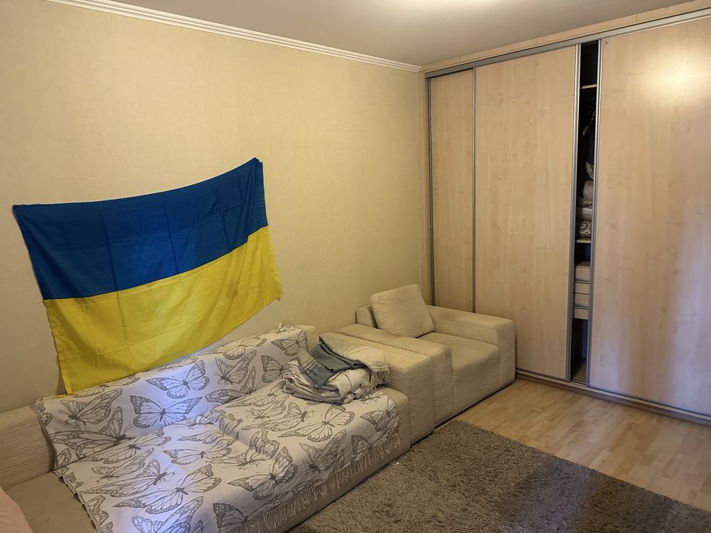 3-Room Apartment in Golosiyivskyi District, Near Subway