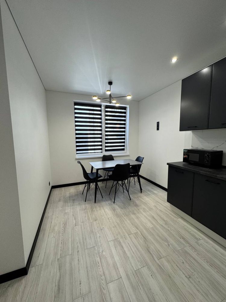Modern 2-Bedroom Apartment with Designer Renovation