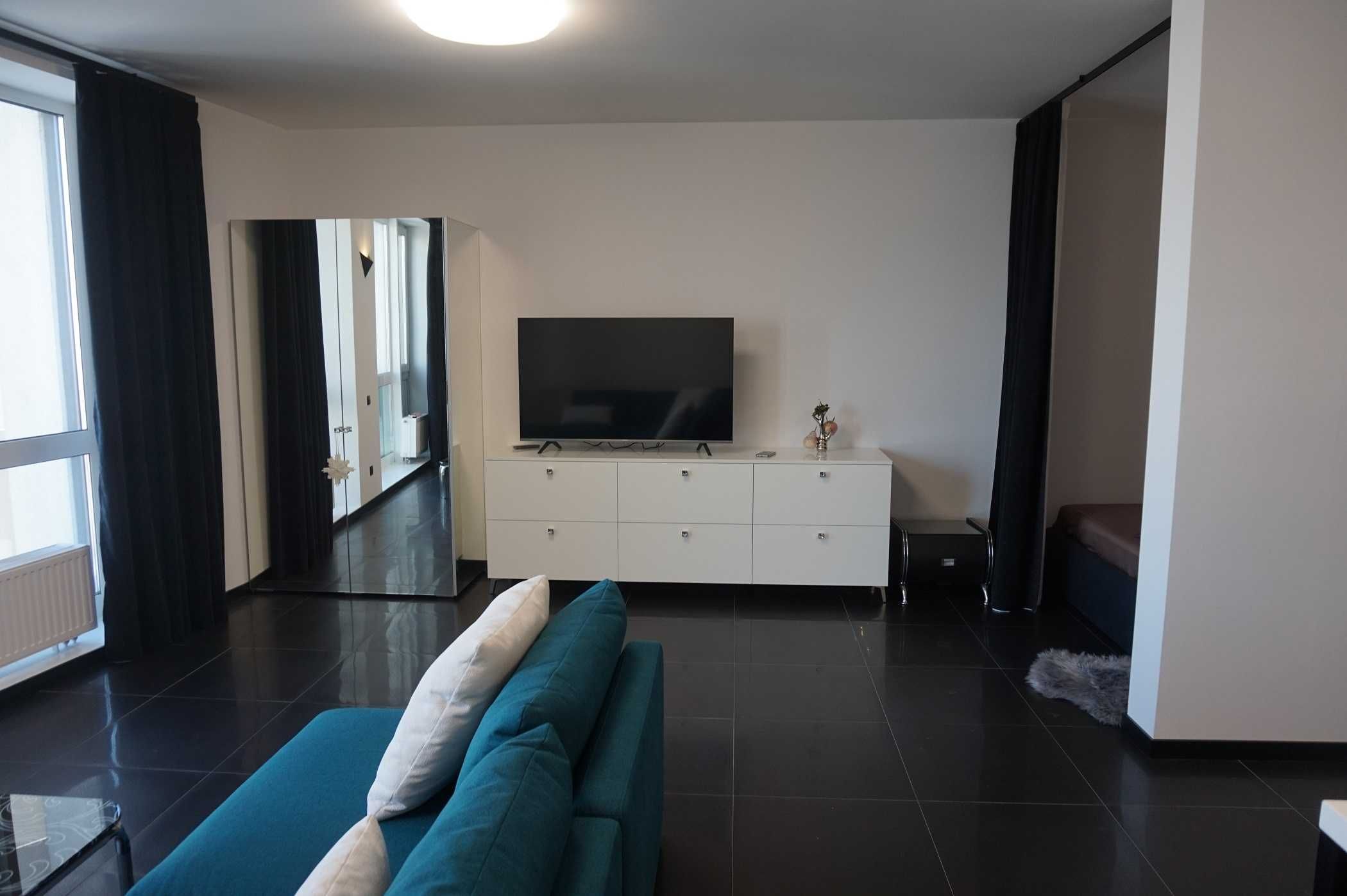 1-bedroom apartment near Slavutych metro with exclusive renovation