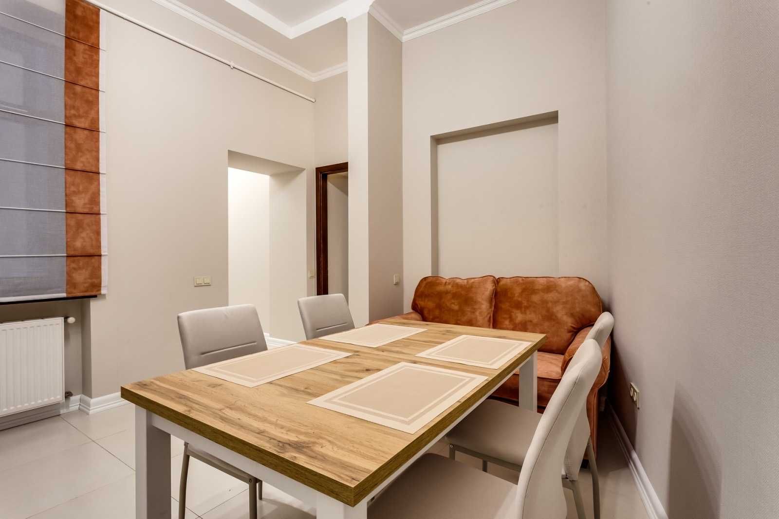 Two-room apartment in city center with designer renovation