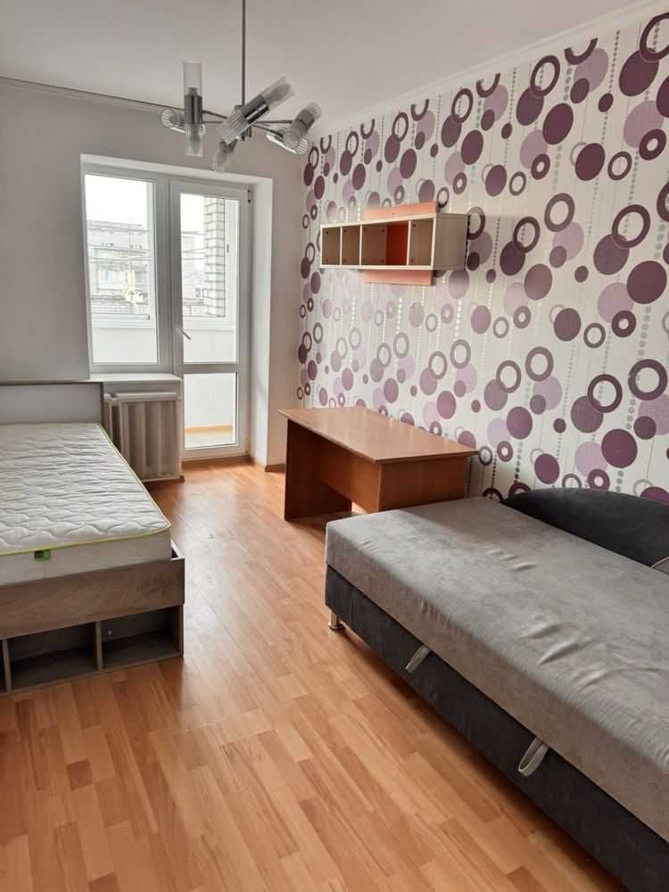 3-Room Apartment with Euro Renovation on Yaroshynska Street