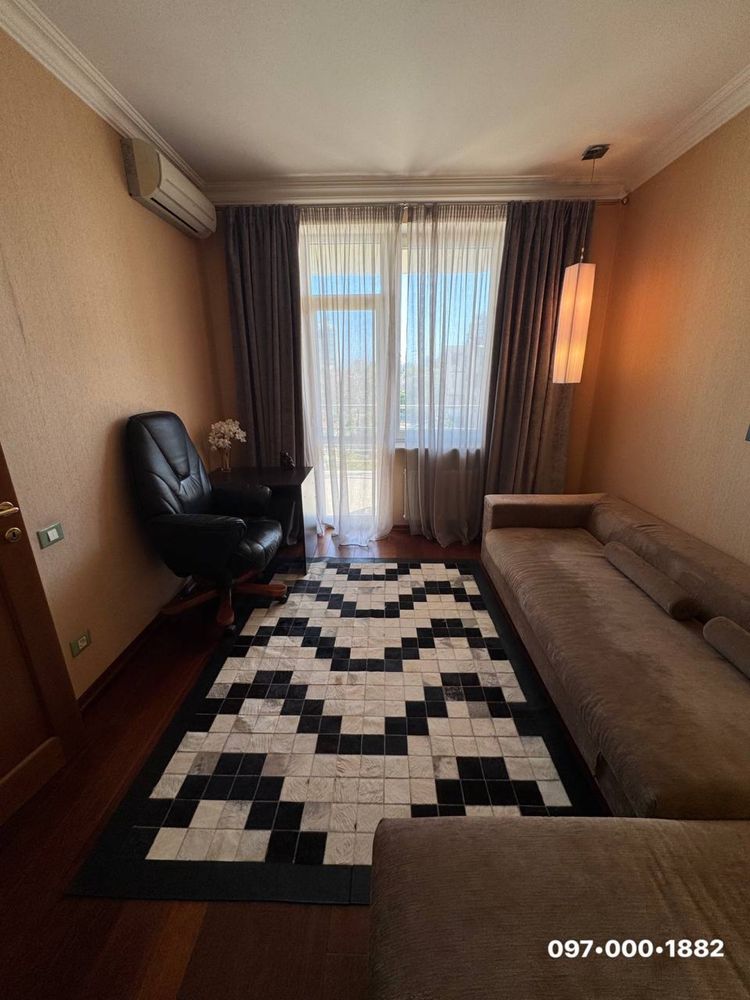 Spacious 2-Bedroom Apartment Near Odessa Sea, Designer Renovation