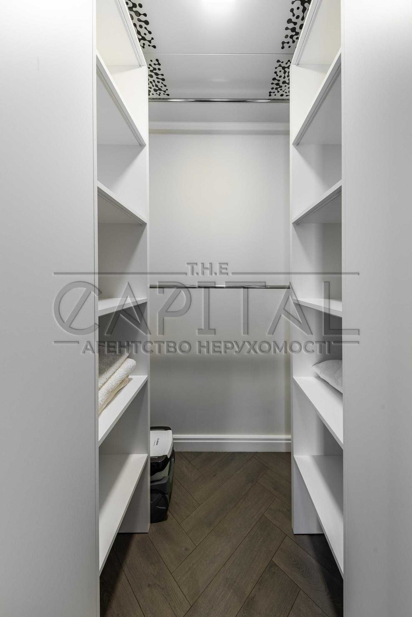 1-Bedroom Apartment in Rybalsky Complex, Podol Area, Designer Interior