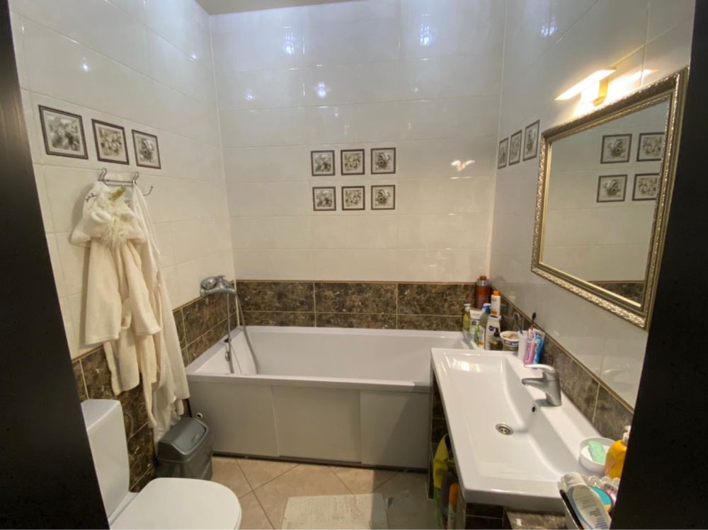 Modern 2-Bedroom Apartment Near Buster Park