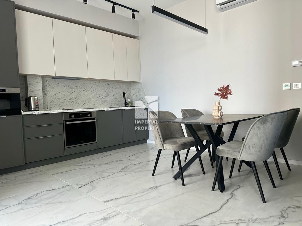 2-Room Apartment in Residents Park with Designer Renovation
