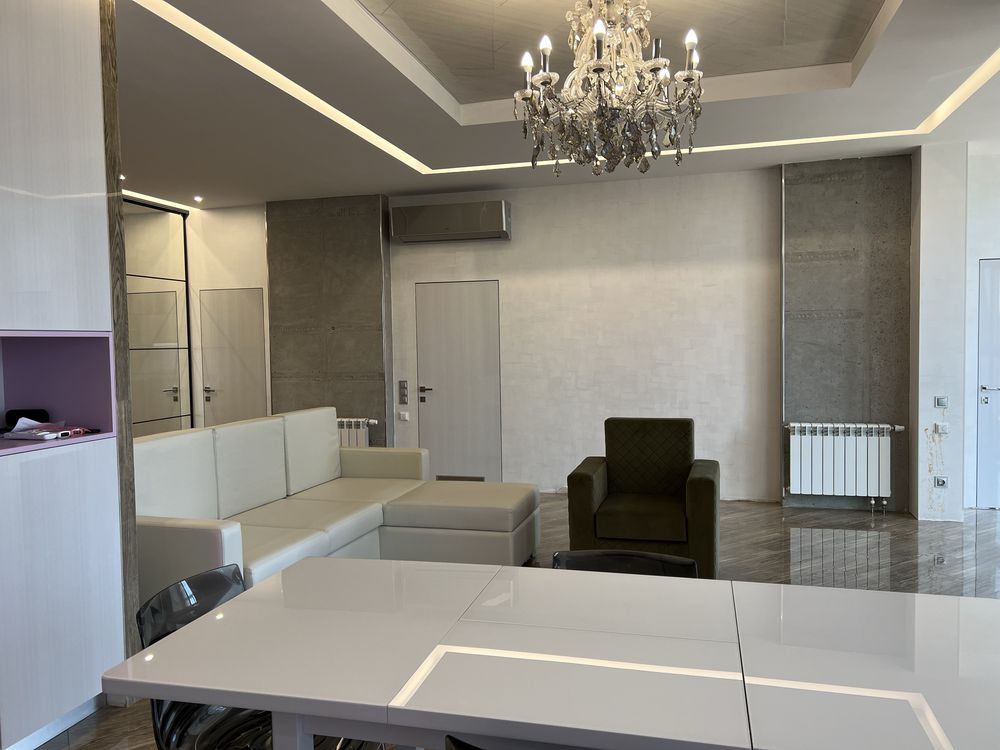Spacious 3-Room Apartment in Novopecherskie Lipki with Premium Design