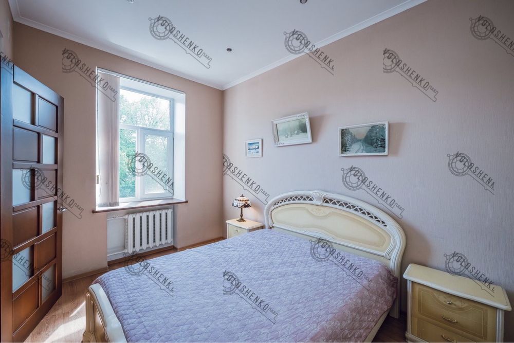2-Room Apartment in Stalinka on Podil, Yaroslavska Street