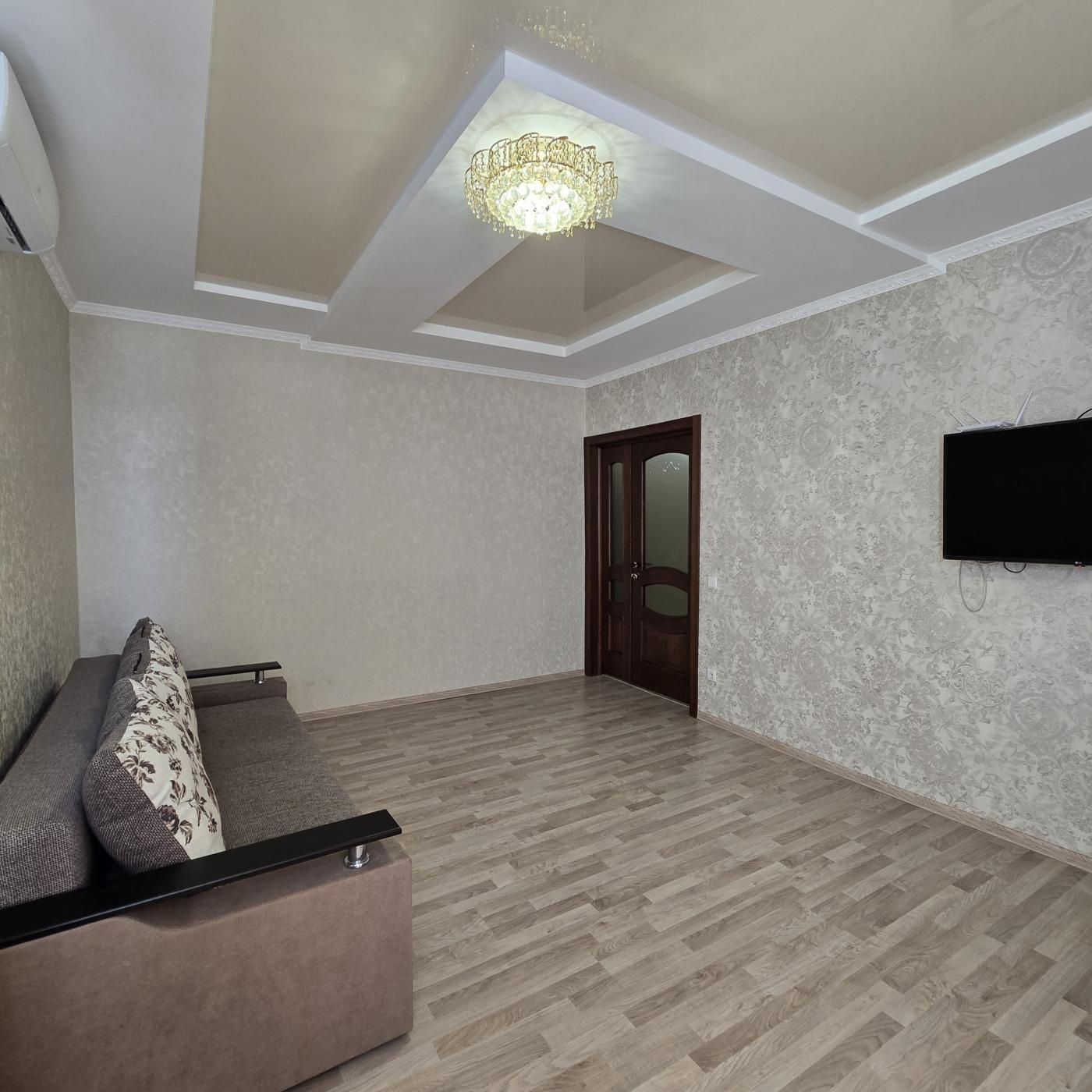 Two-room apartment near city lake with premium renovation