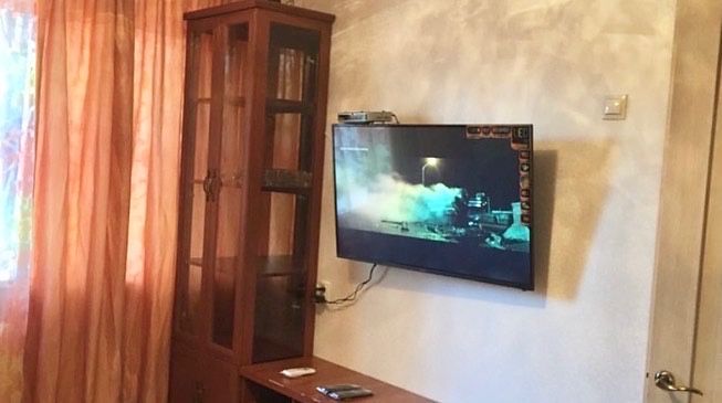 1-Room Apartment near Lyustdorfskaya Road, 1st Floor, Furnished
