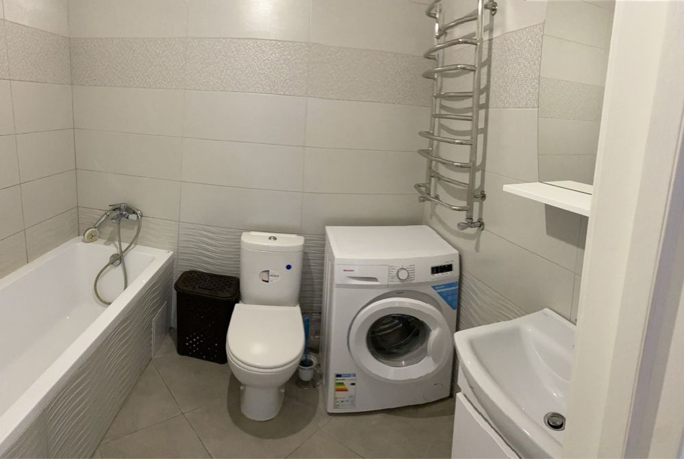 Modern Renovated Apartment in Bilohorodka Center