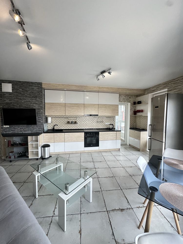 3-Bedroom Panoramic City View Apartment in Modern Residential Complex