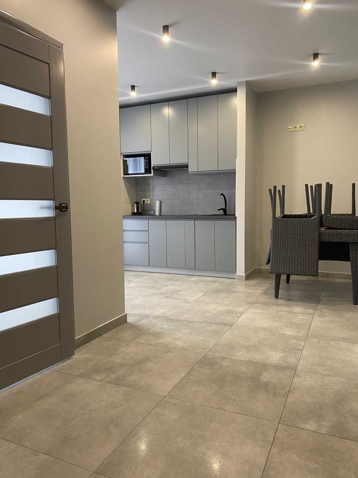 Spacious Modern Apartment on Horodotska Street