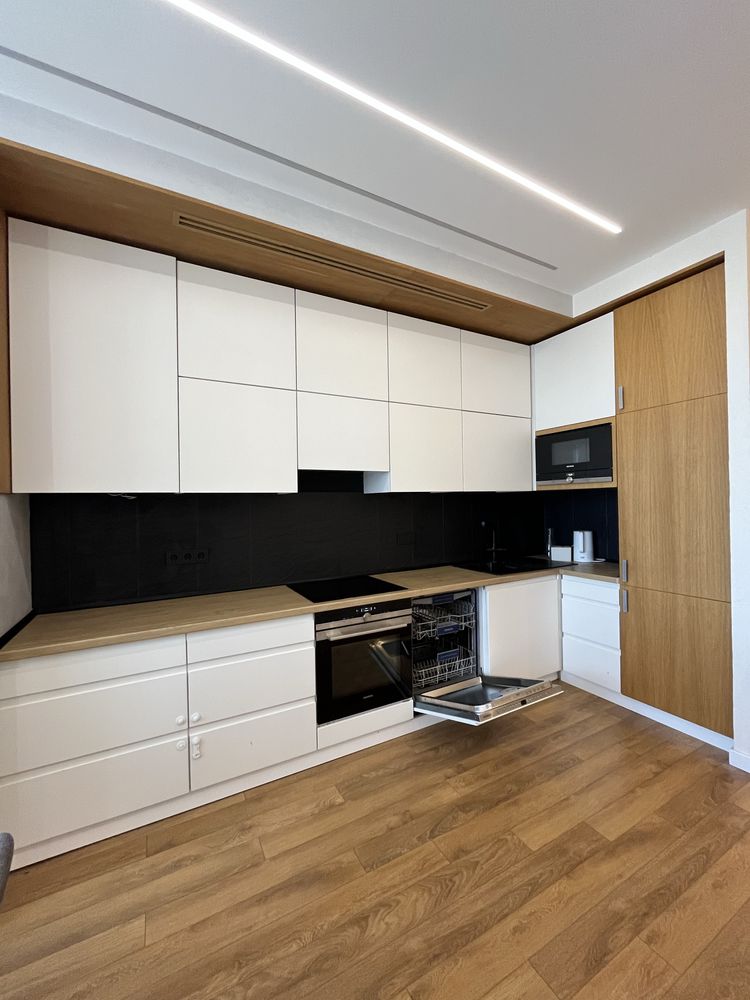 1-Bedroom Apartment in Avalon Garden Complex with Designer Renovation