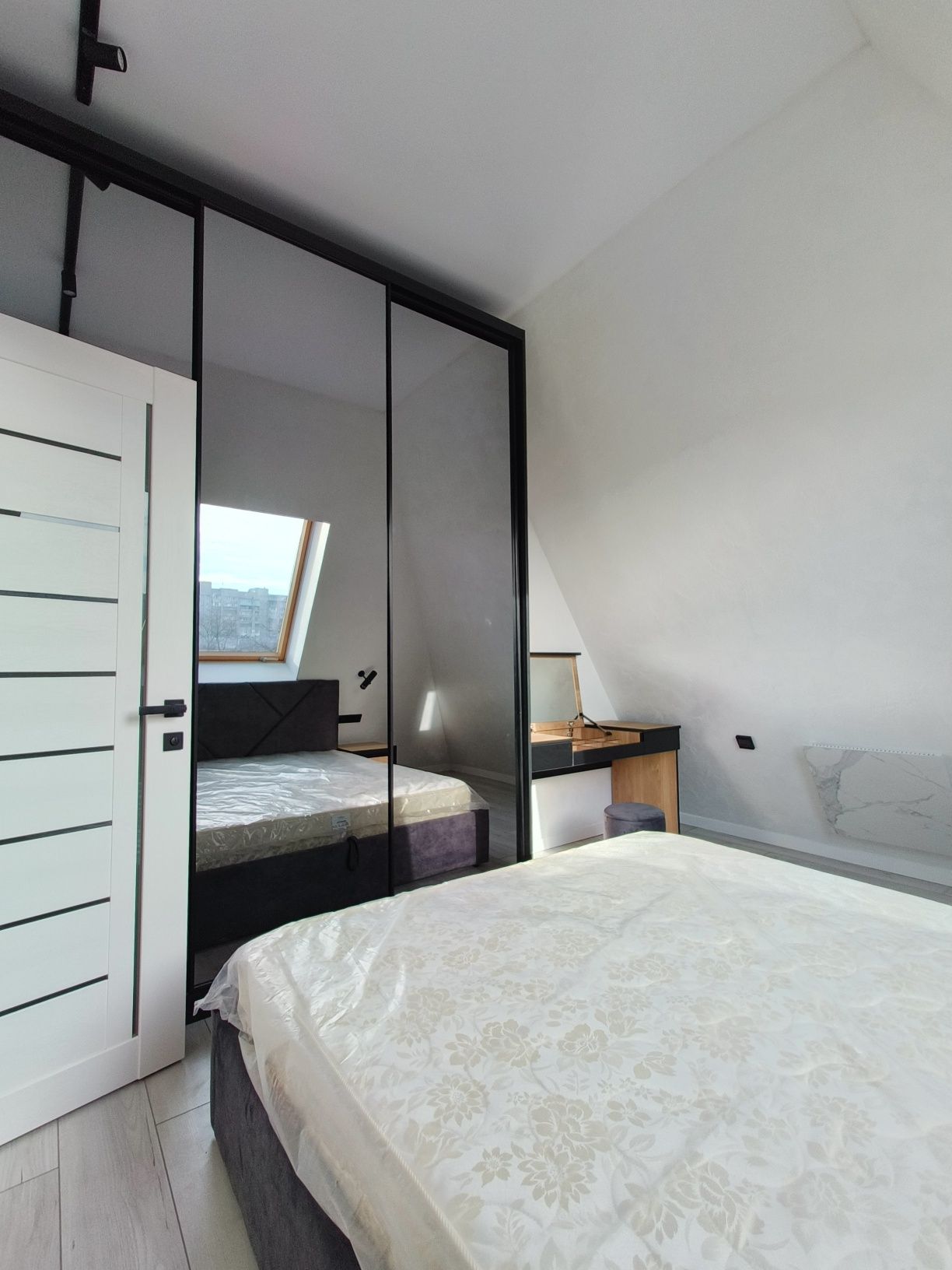 2-Room Apartment with New Renovation in New Building on Kanatna Street
