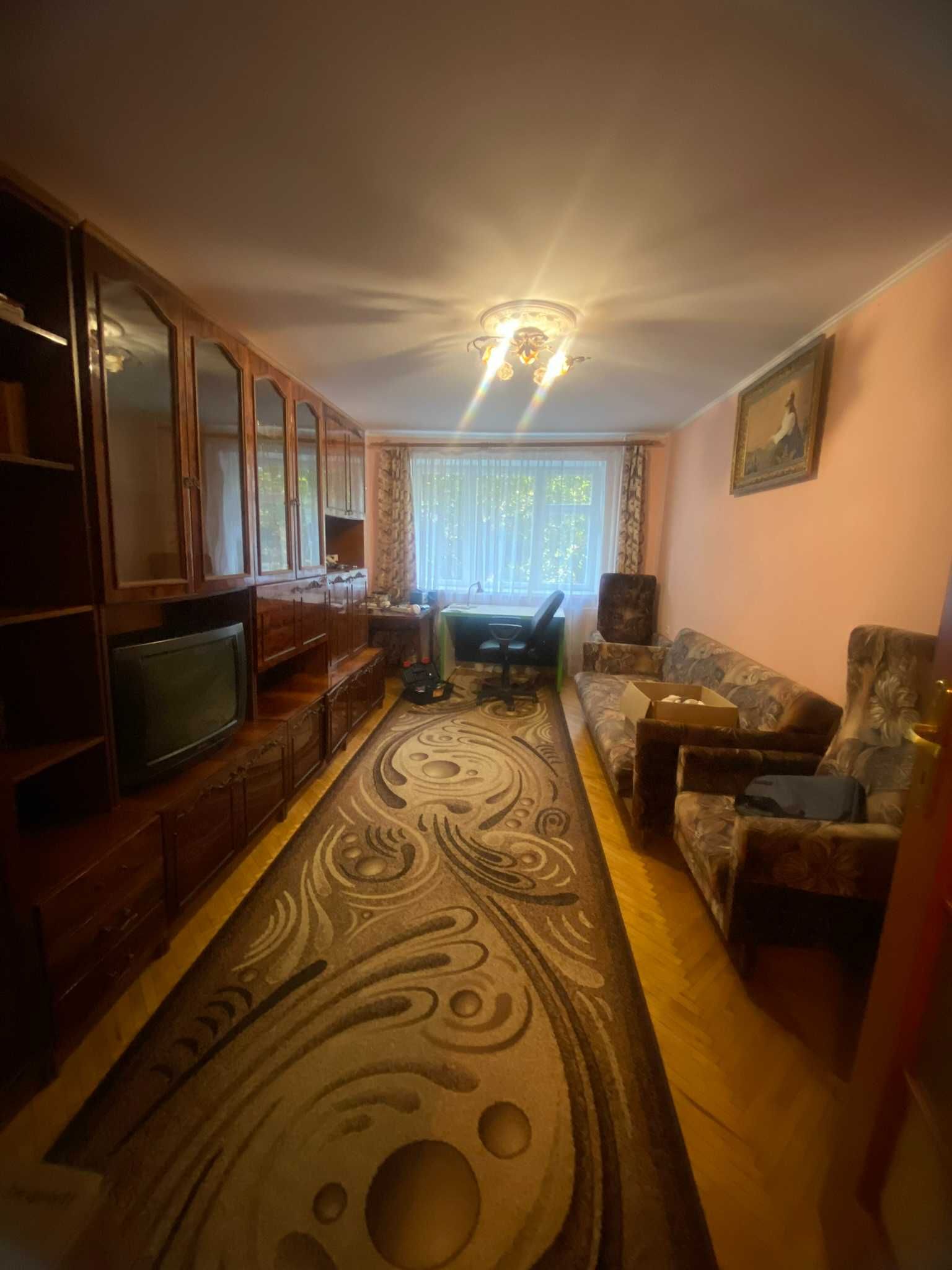 3-room apartment on Ternopilska Street, fully furnished