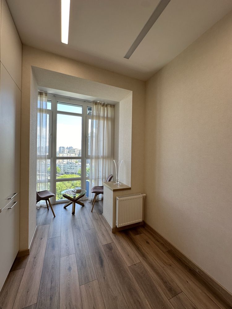 Bright and spacious 1-bedroom apartment in Sunny Riviera complex with Dnipro view