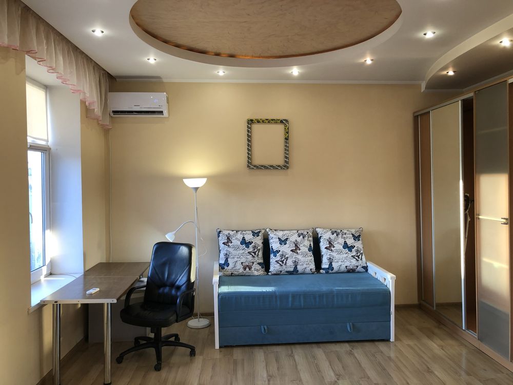 Studio Apartment in Shevchenkivskyi District, Zustrichna Street
