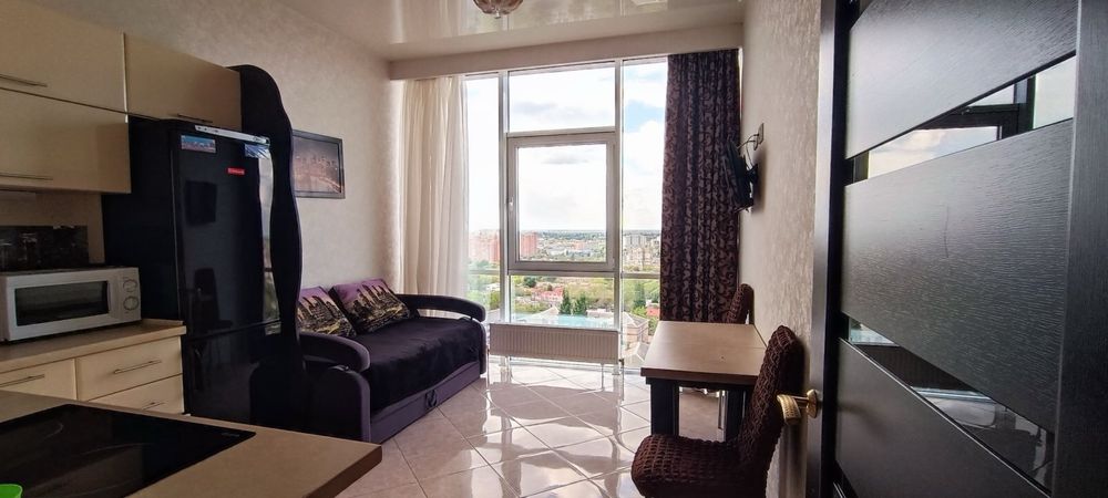 Modern 1-Bedroom Apartment with City Panorama